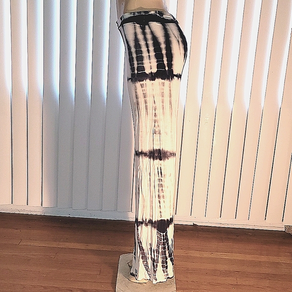 NWOT Black & white Funky tie die wide leg pants size p/s - Picture 3 of 3